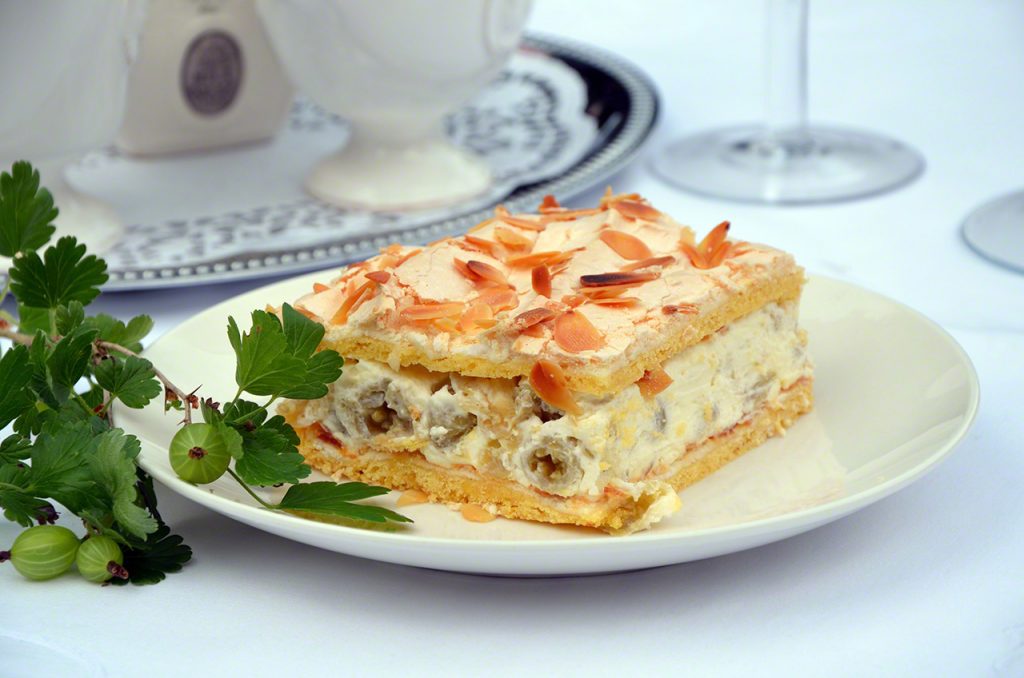 Stachelbeer-Baiser-Torte